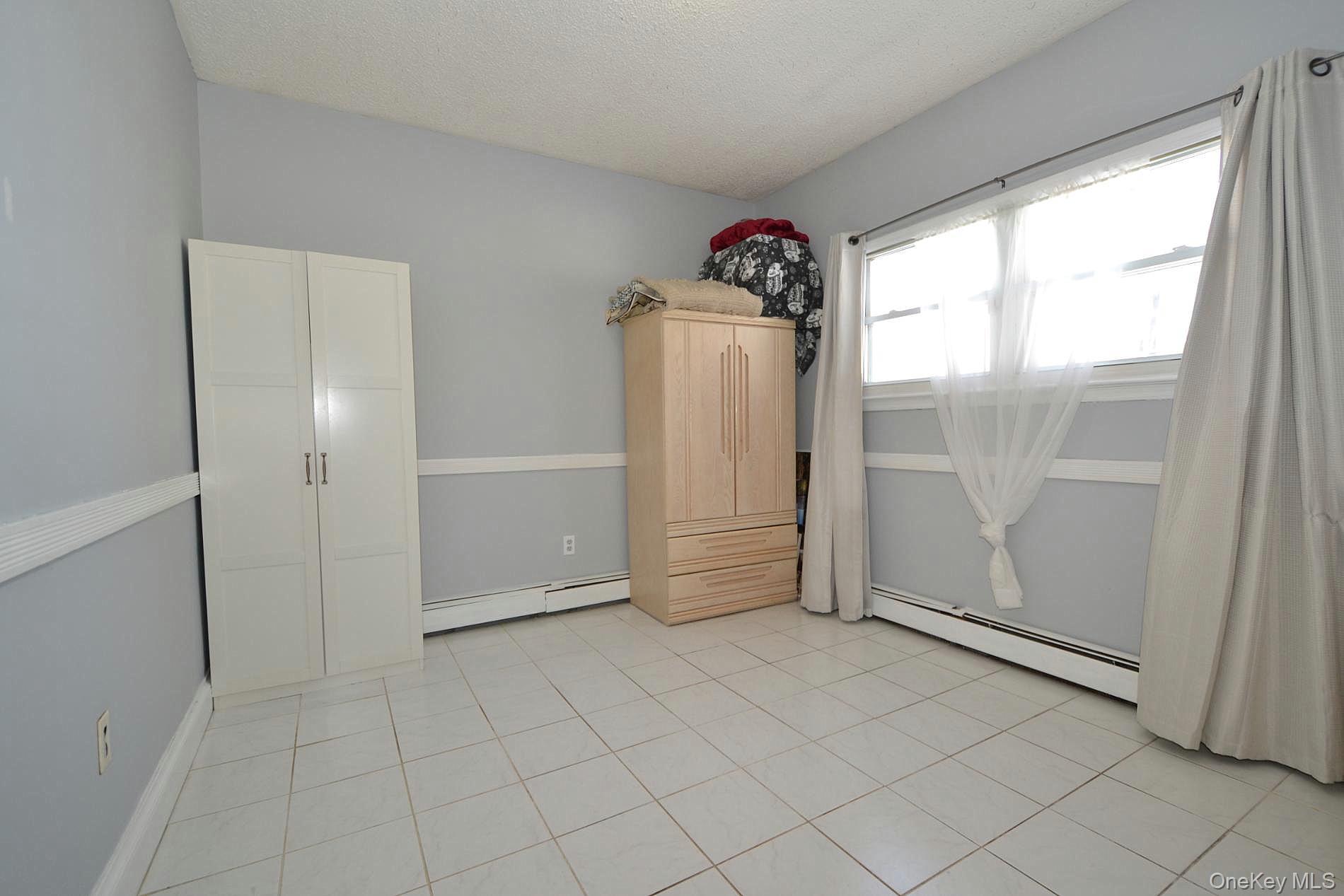 #6 photo, 9 Tory Court, Holbrook , NY 11741