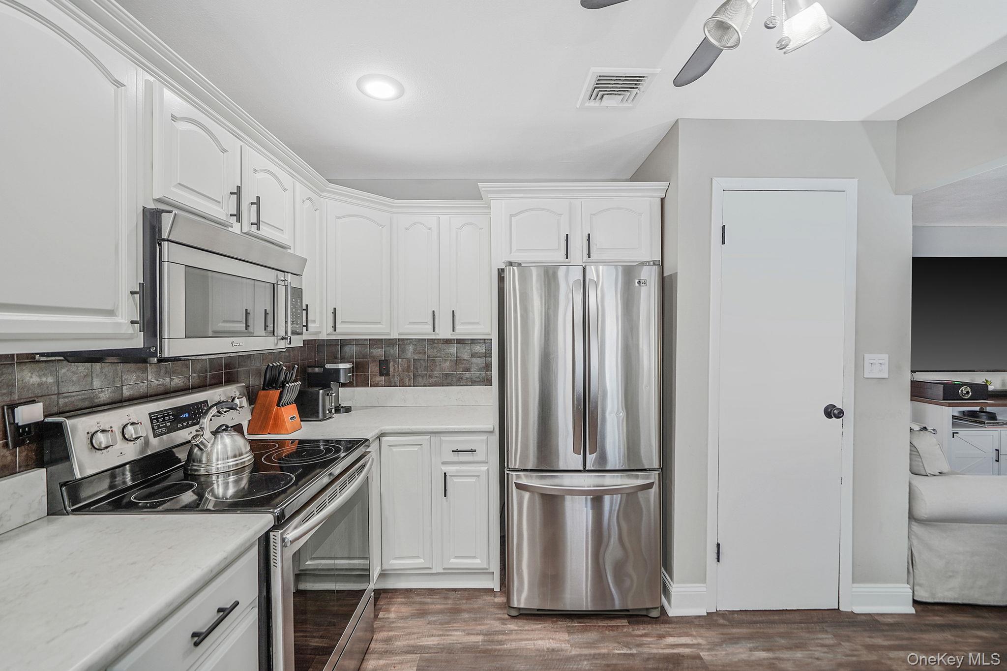 #15 photo, 68 Sequoia Way, Holbrook , NY 11741