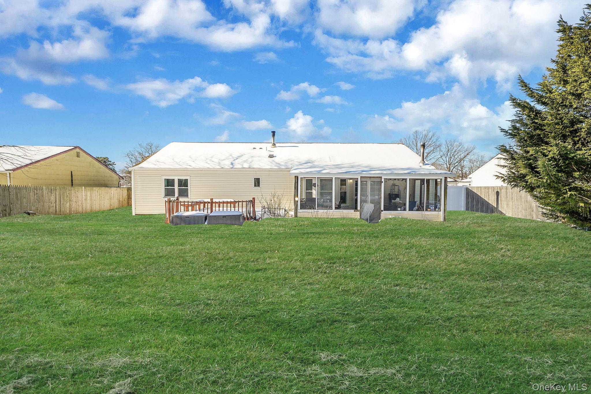 #4 photo, 68 Sequoia Way, Holbrook , NY 11741