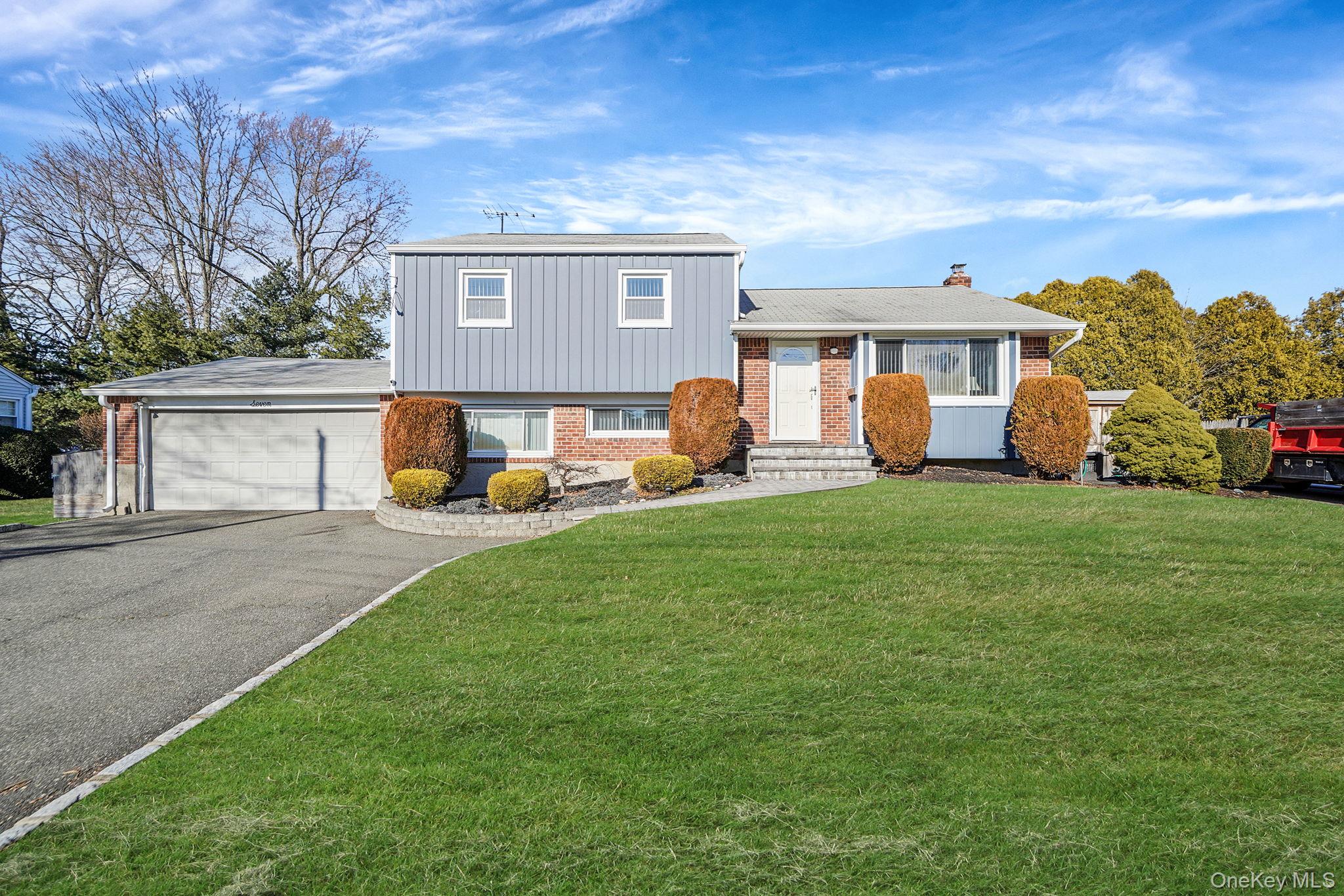 #1 photo, 7 Marlowe Place, Greenlawn , NY 11740