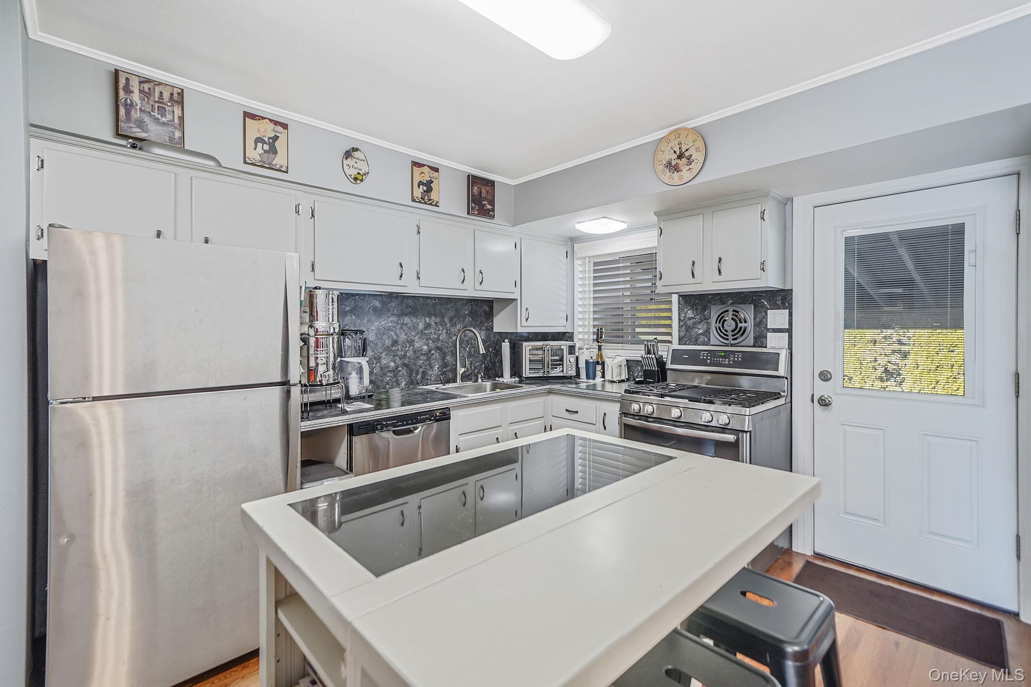 #12 photo, 7 Marlowe Place, Greenlawn , NY 11740