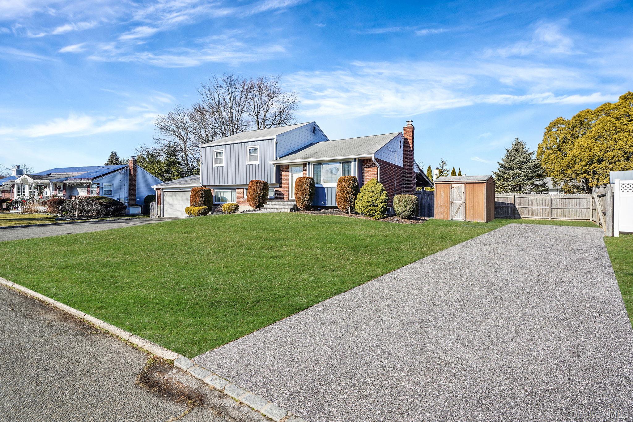 #3 photo, 7 Marlowe Place, Greenlawn , NY 11740