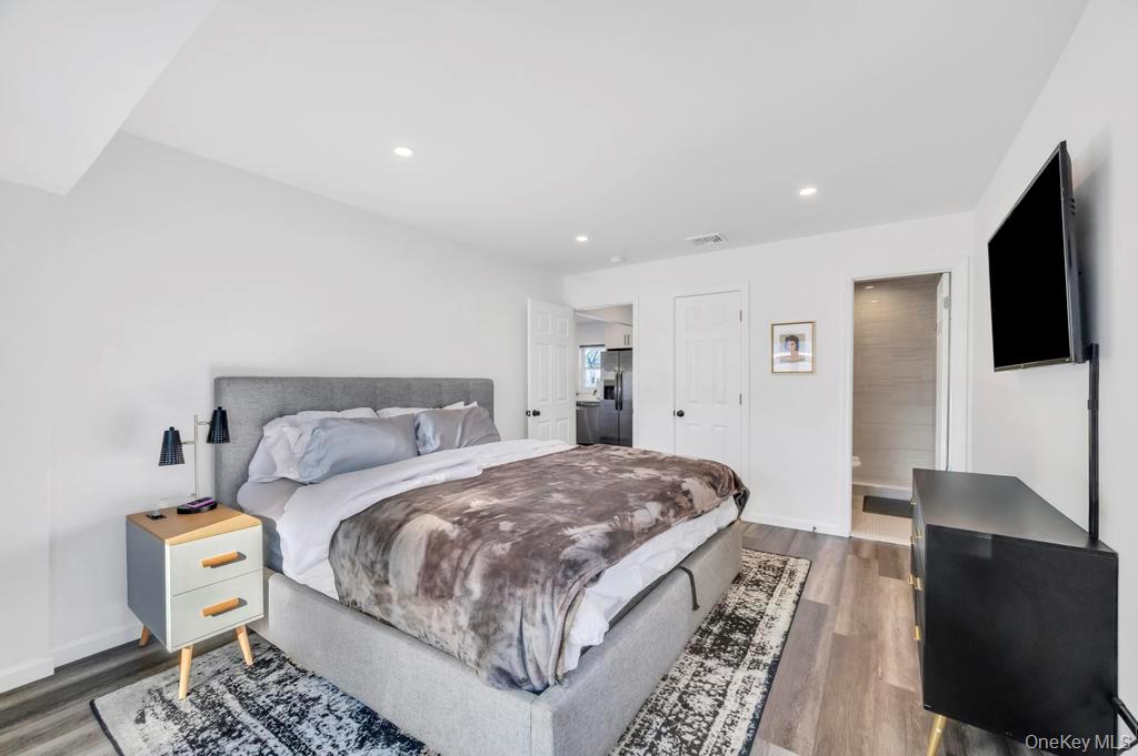 #16 photo, 10 Petal Lane, Hicksville , NY 11801