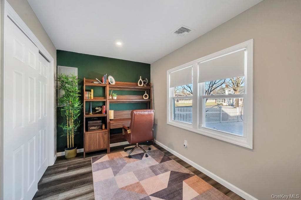 #19 photo, 10 Petal Lane, Hicksville , NY 11801