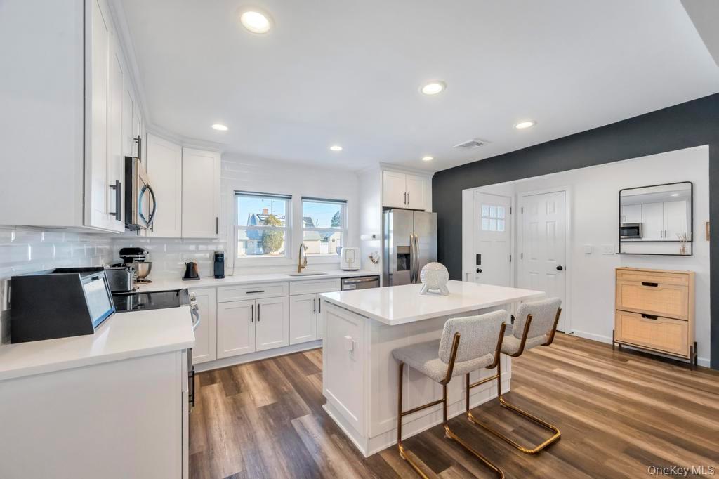 #4 photo, 10 Petal Lane, Hicksville , NY 11801