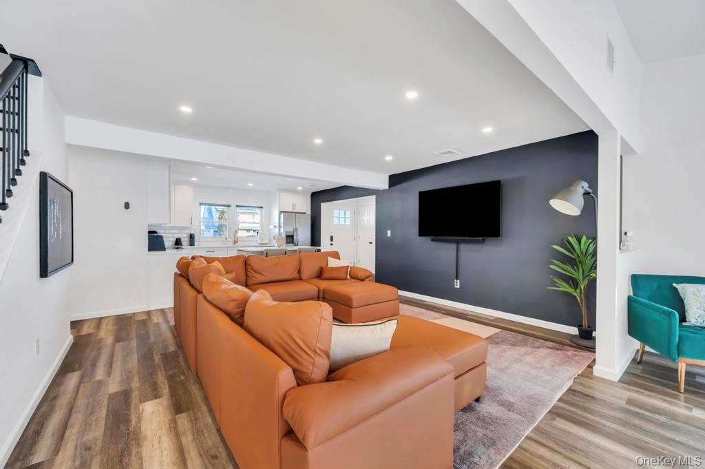 #7 photo, 10 Petal Lane, Hicksville , NY 11801