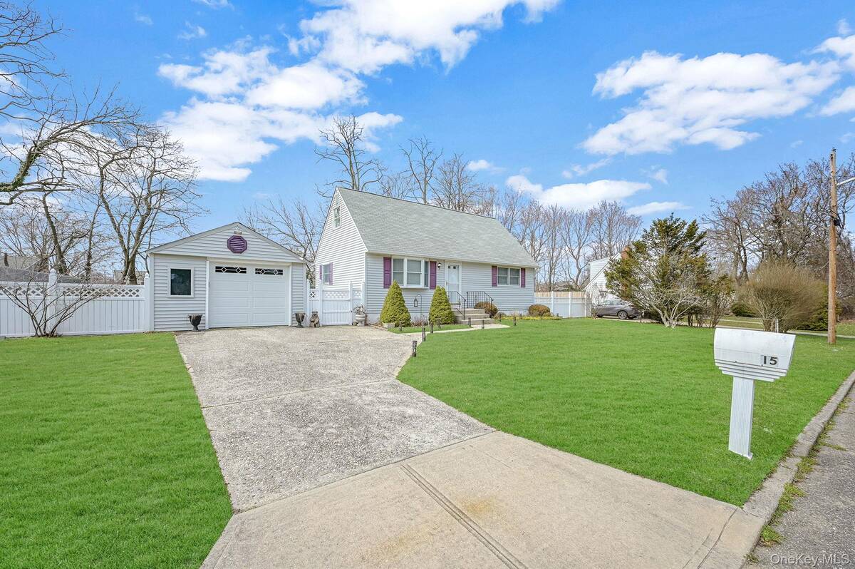 #1 photo, 15 Lehigh Avenue, Саффолк ‖ Centereach , NY 11720