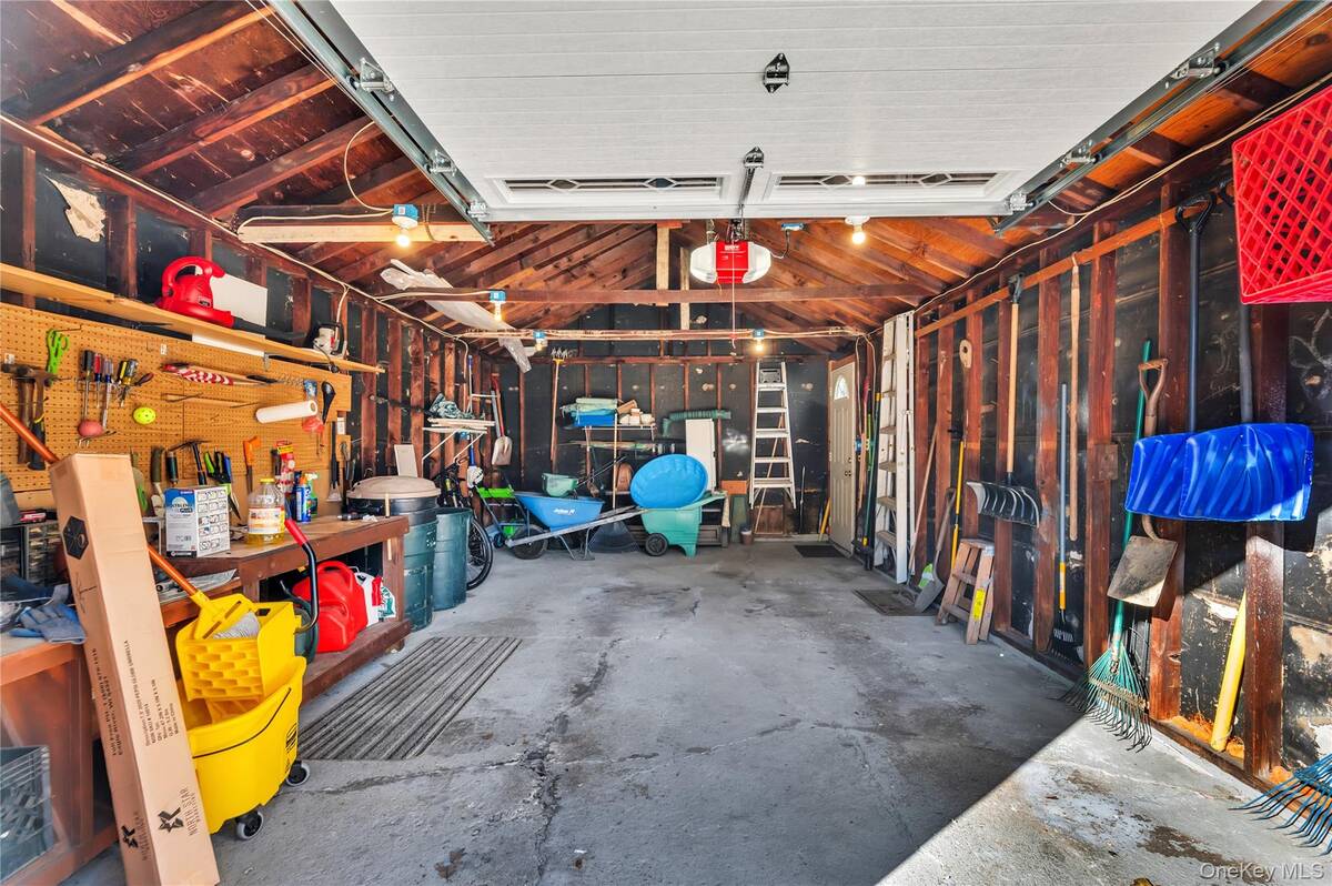 #20 photo, 15 Lehigh Avenue, Саффолк ‖ Centereach , NY 11720