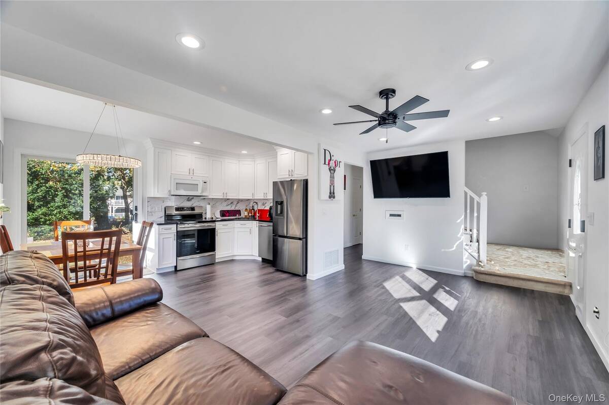 #5 photo, 15 Lehigh Avenue, Саффолк ‖ Centereach , NY 11720