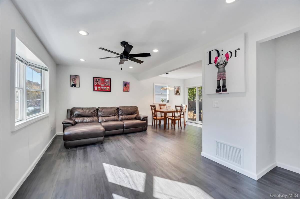 #6 photo, 15 Lehigh Avenue, Саффолк ‖ Centereach , NY 11720