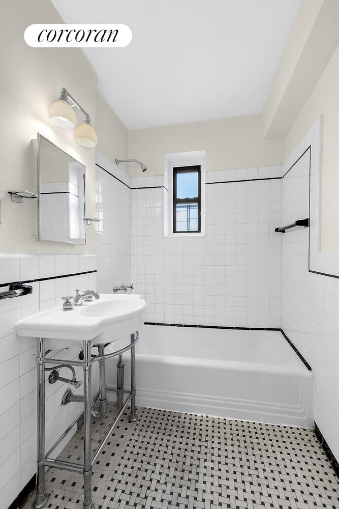 #9 photo, 25-40 31ST Avenue, Astoria , NY 11106