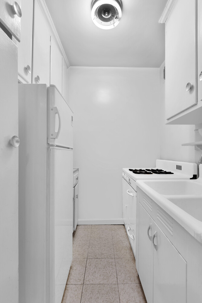 #4 photo, 9425 SHORE Road, Fort Hamilton , NY 11209