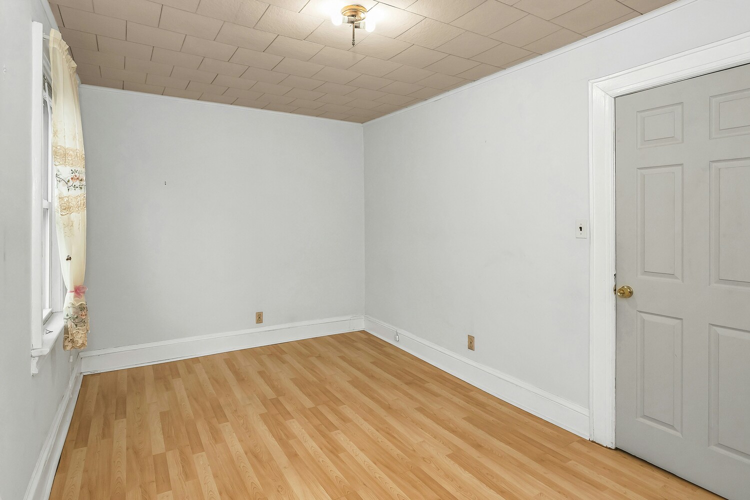 #16 photo, 148-28 87TH Avenue, Briarwood , NY 11435