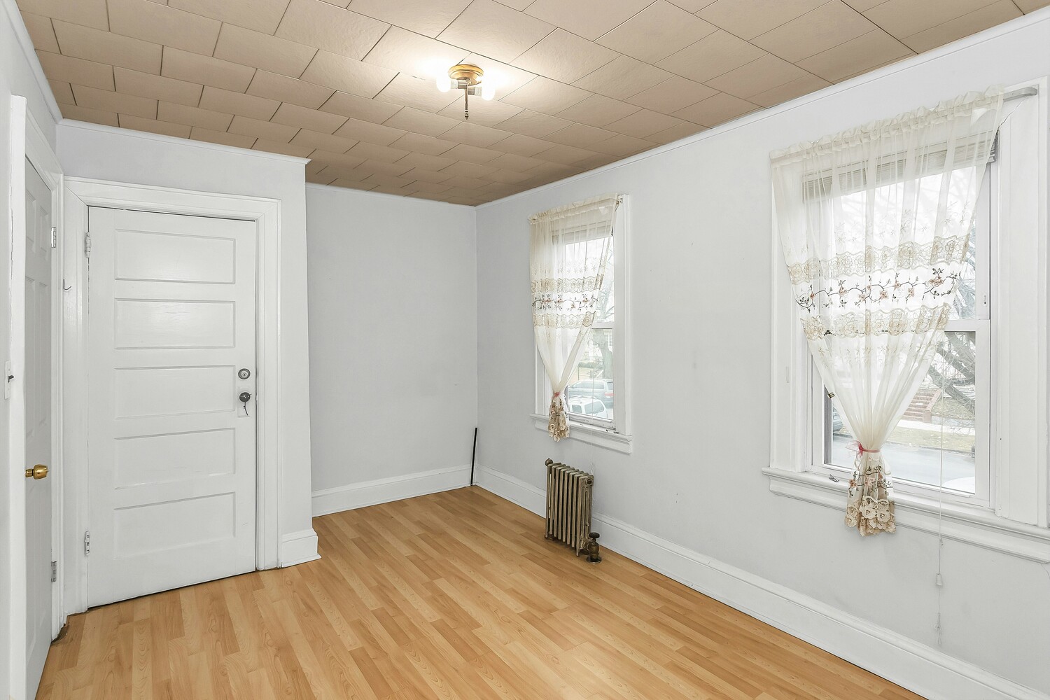 #17 photo, 148-28 87TH Avenue, Briarwood , NY 11435