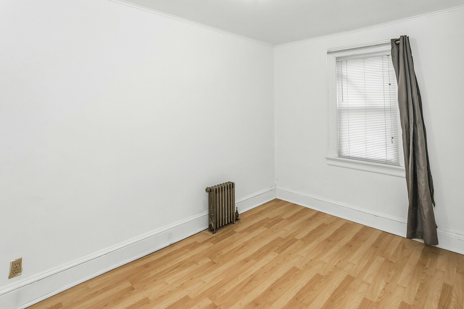 #19 photo, 148-28 87TH Avenue, Briarwood , NY 11435