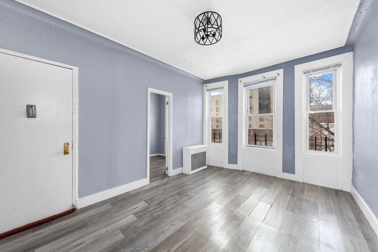 #1 photo, 1070 GRANT Avenue, Concourse Village , NY 10456