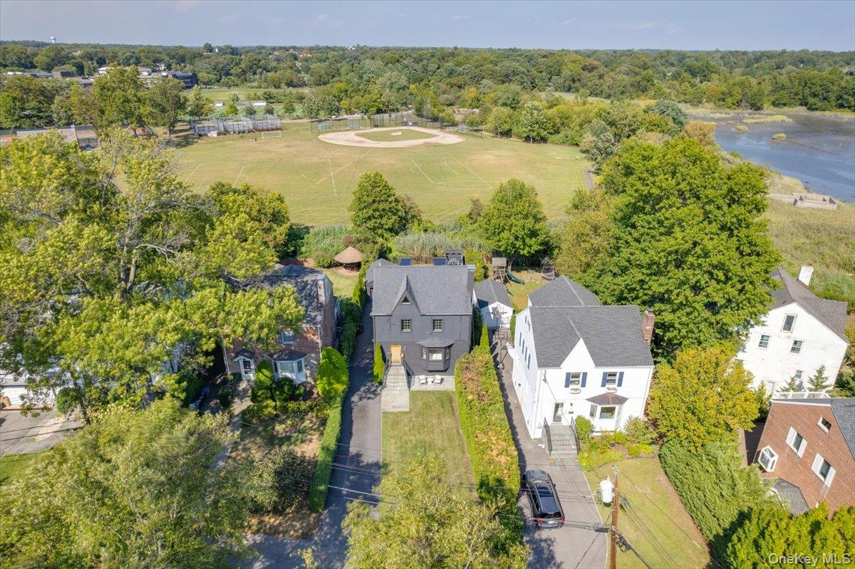 #4 photo, 21 Old Colony Drive, Larchmont , NY 10538