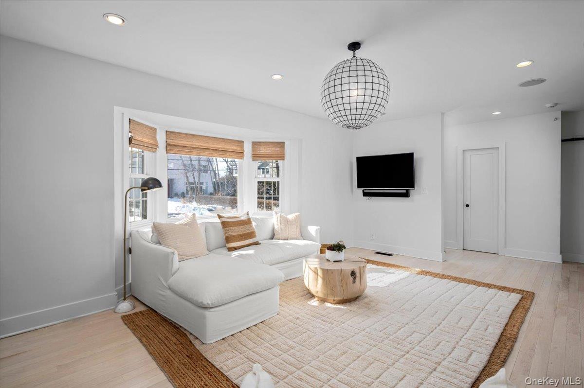 #8 photo, 21 Old Colony Drive, Larchmont , NY 10538