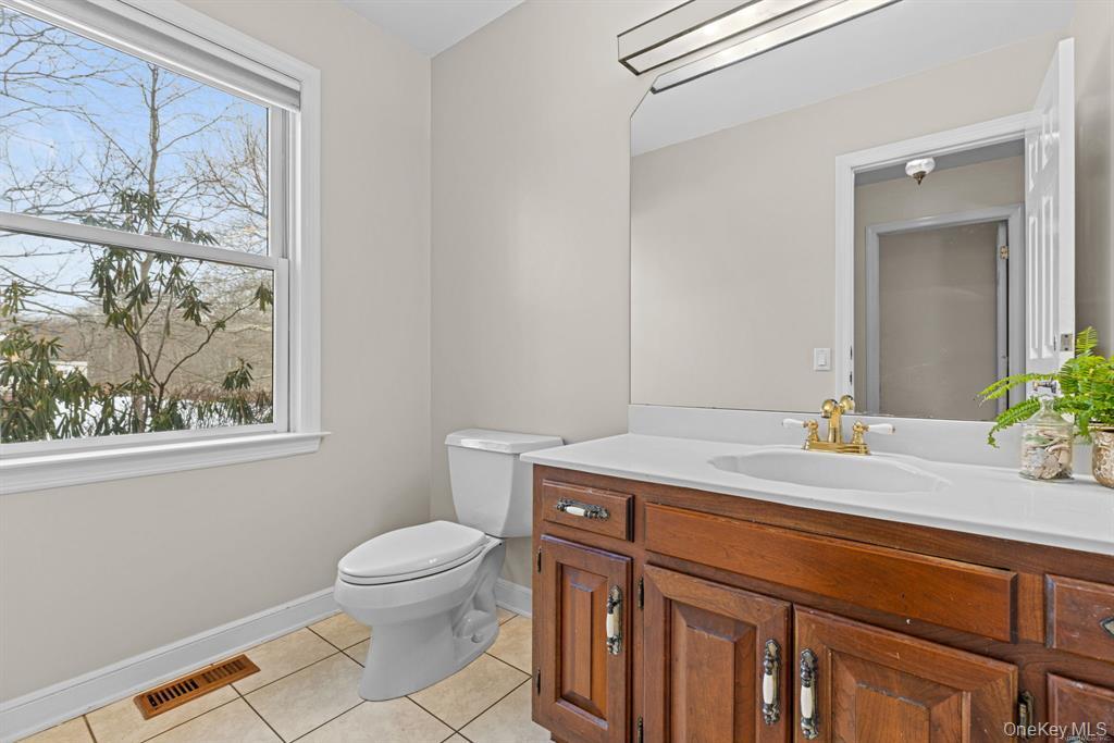 #14 photo, 35 Daveport Farm Ln East, Call Listing Agent , CT 06903