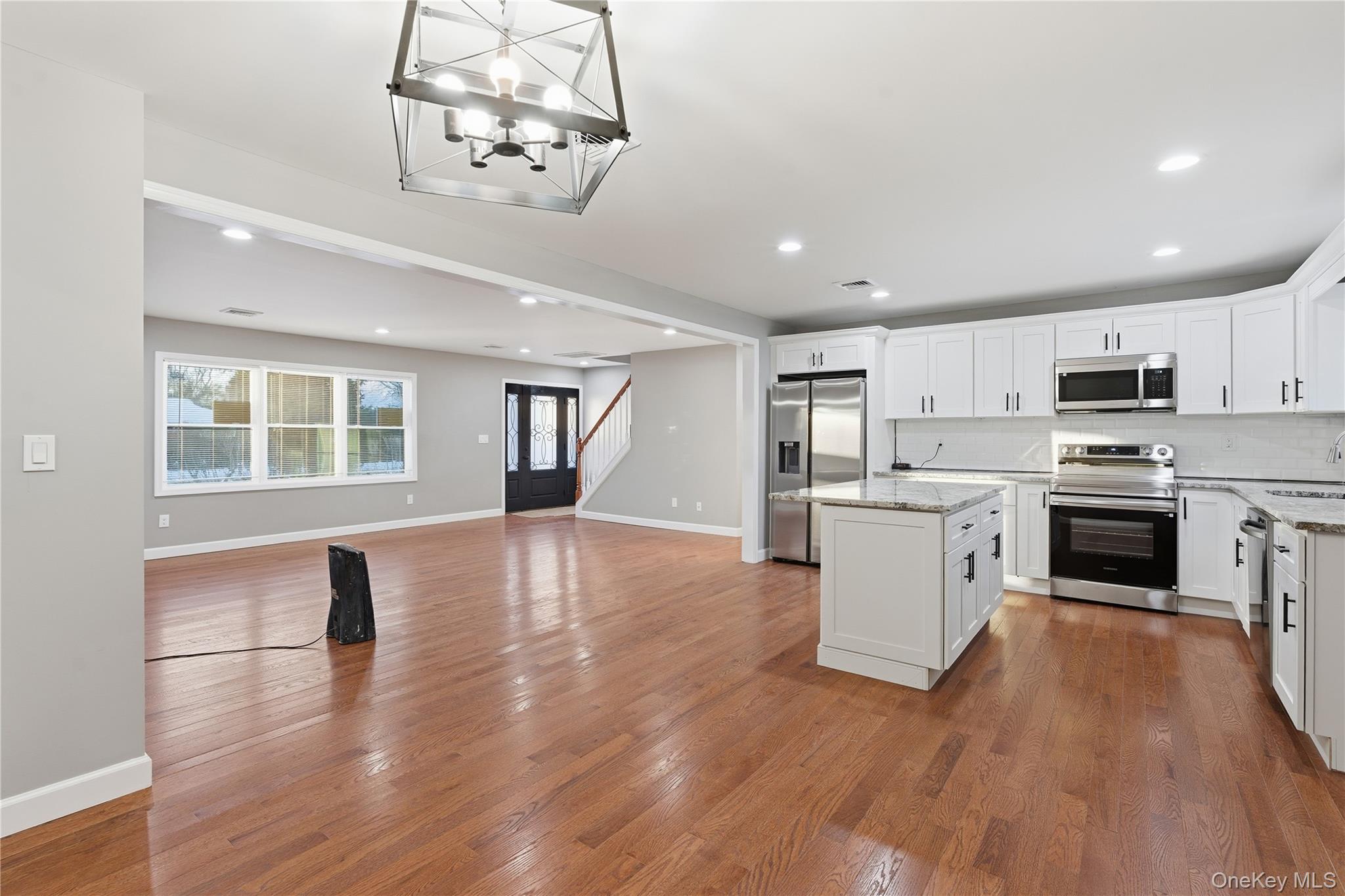 #11 photo, 1395 Gardiner Drive, Bay Shore , NY 11706