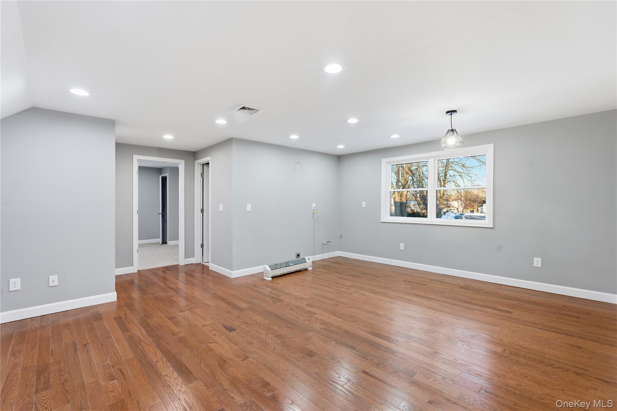 #16 photo, 1395 Gardiner Drive, Bay Shore , NY 11706