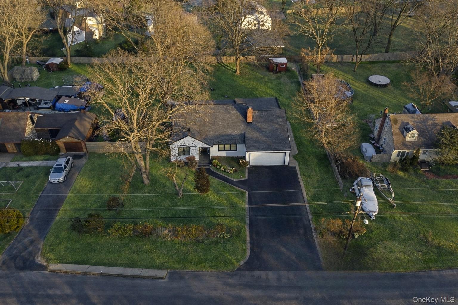 #6 photo, 1395 Gardiner Drive, Bay Shore , NY 11706