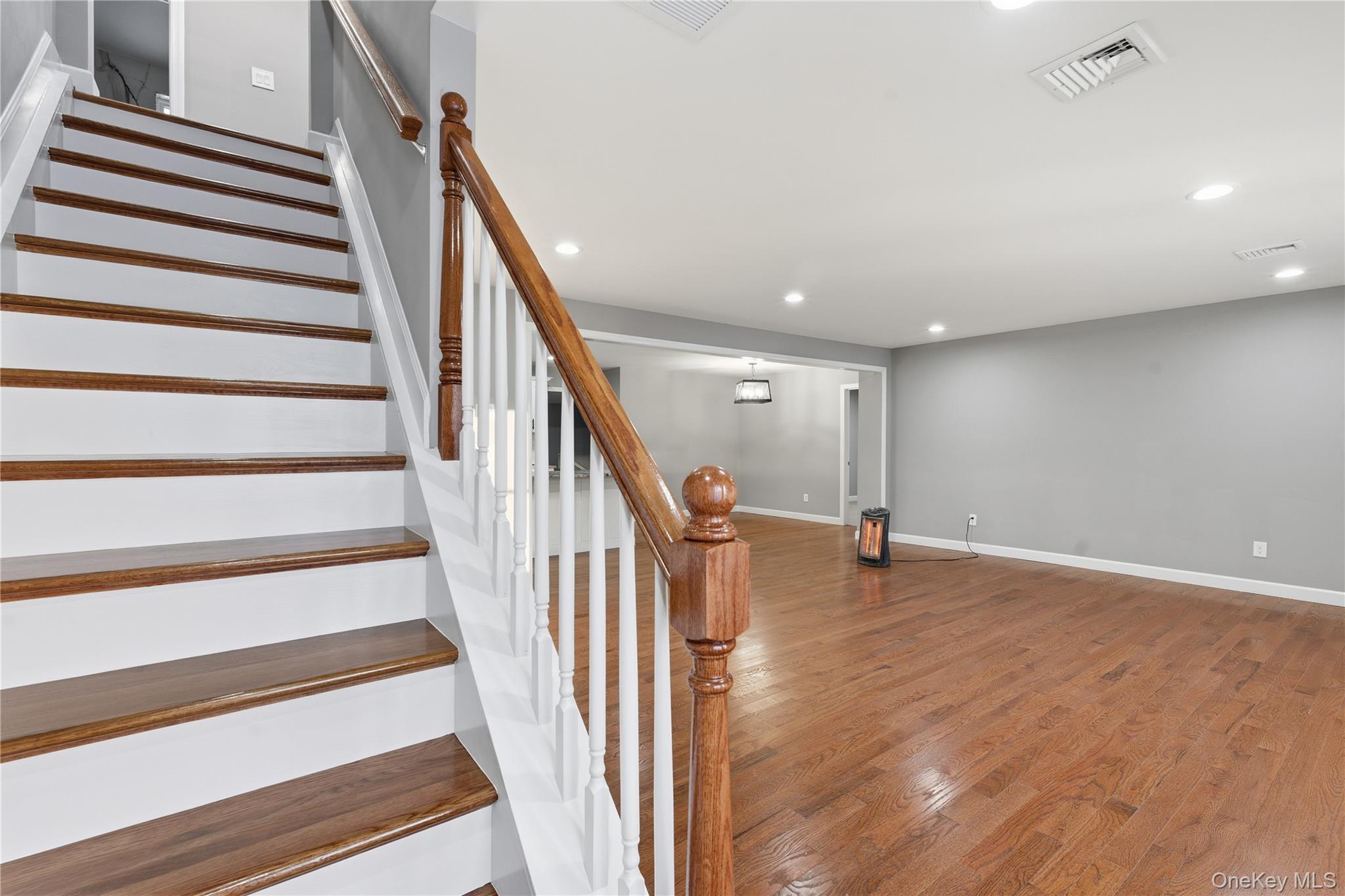 #8 photo, 1395 Gardiner Drive, Bay Shore , NY 11706