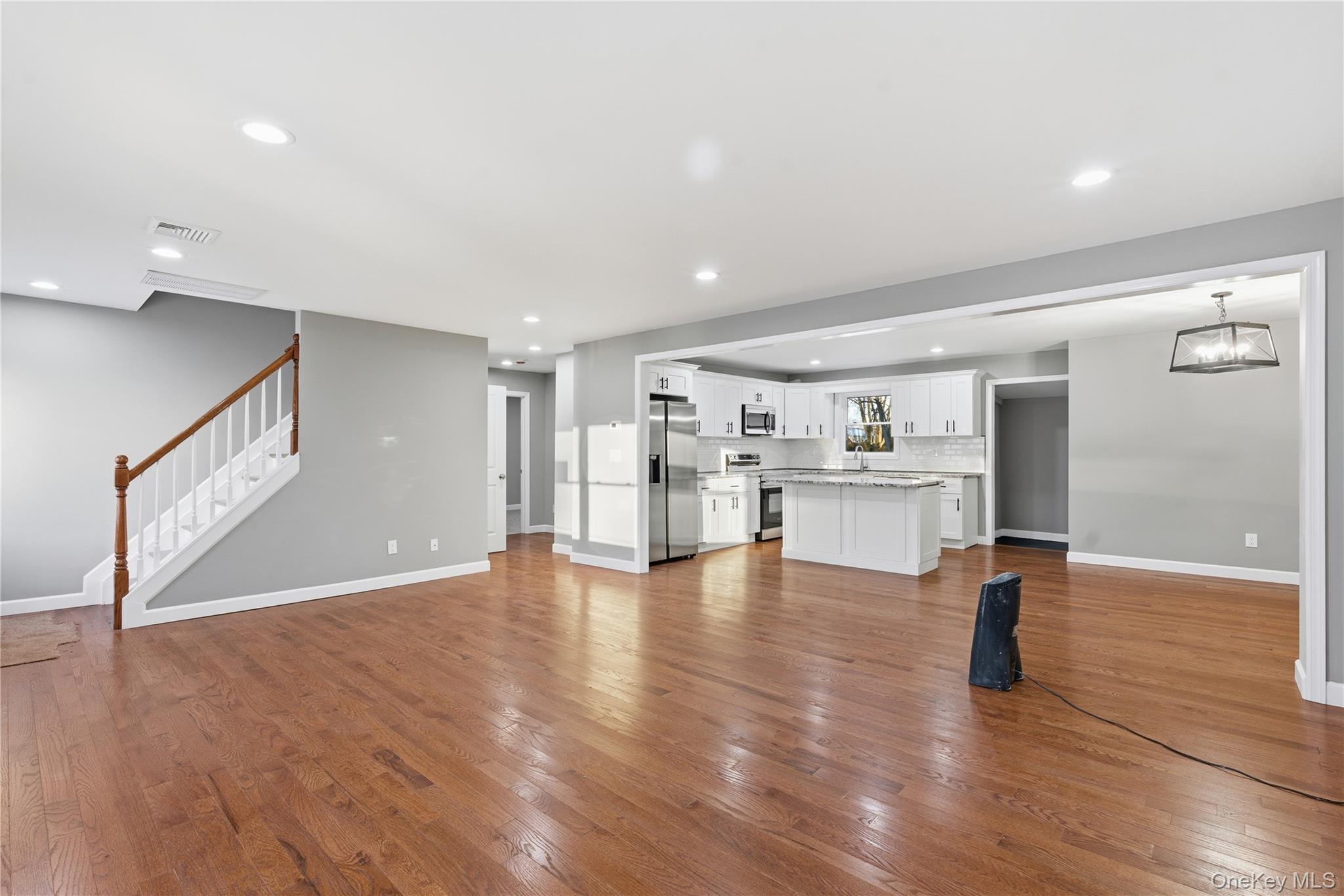 #9 photo, 1395 Gardiner Drive, Bay Shore , NY 11706