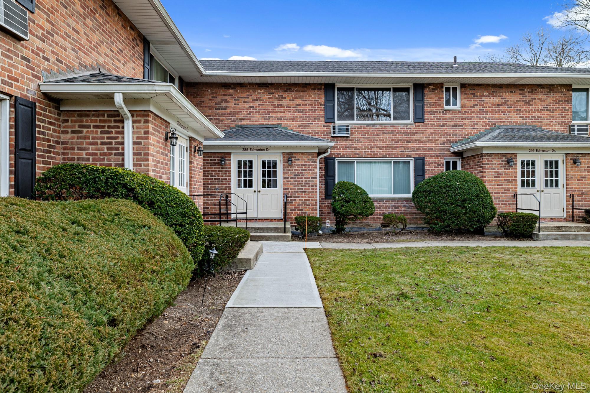 #1 photo, 285 Edmunton, North Babylon , NY 11703