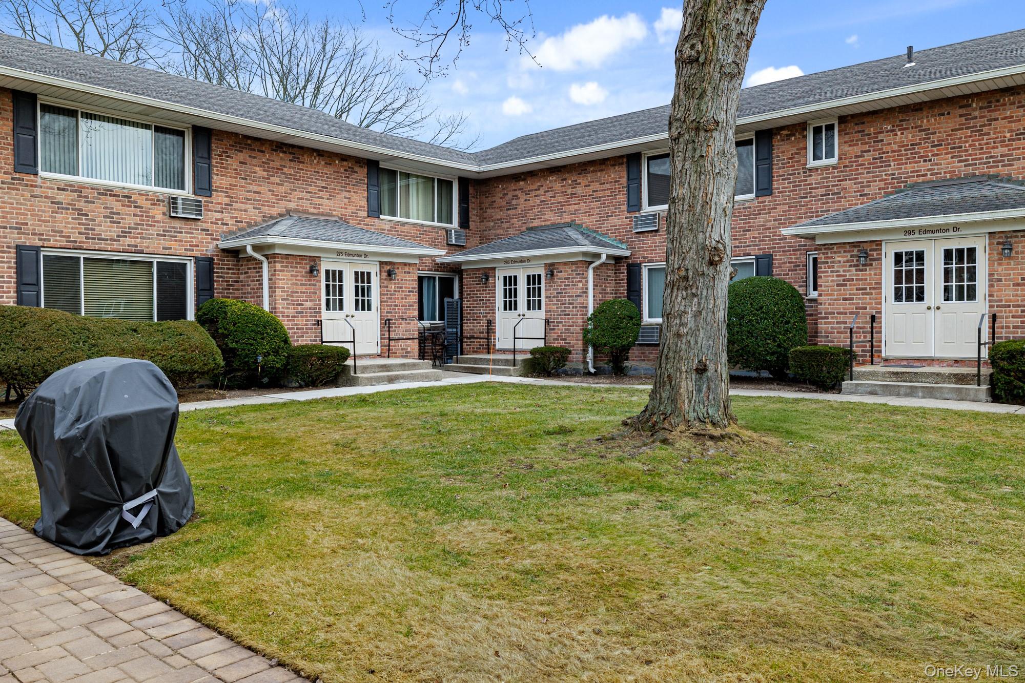 #3 photo, 285 Edmunton, North Babylon , NY 11703