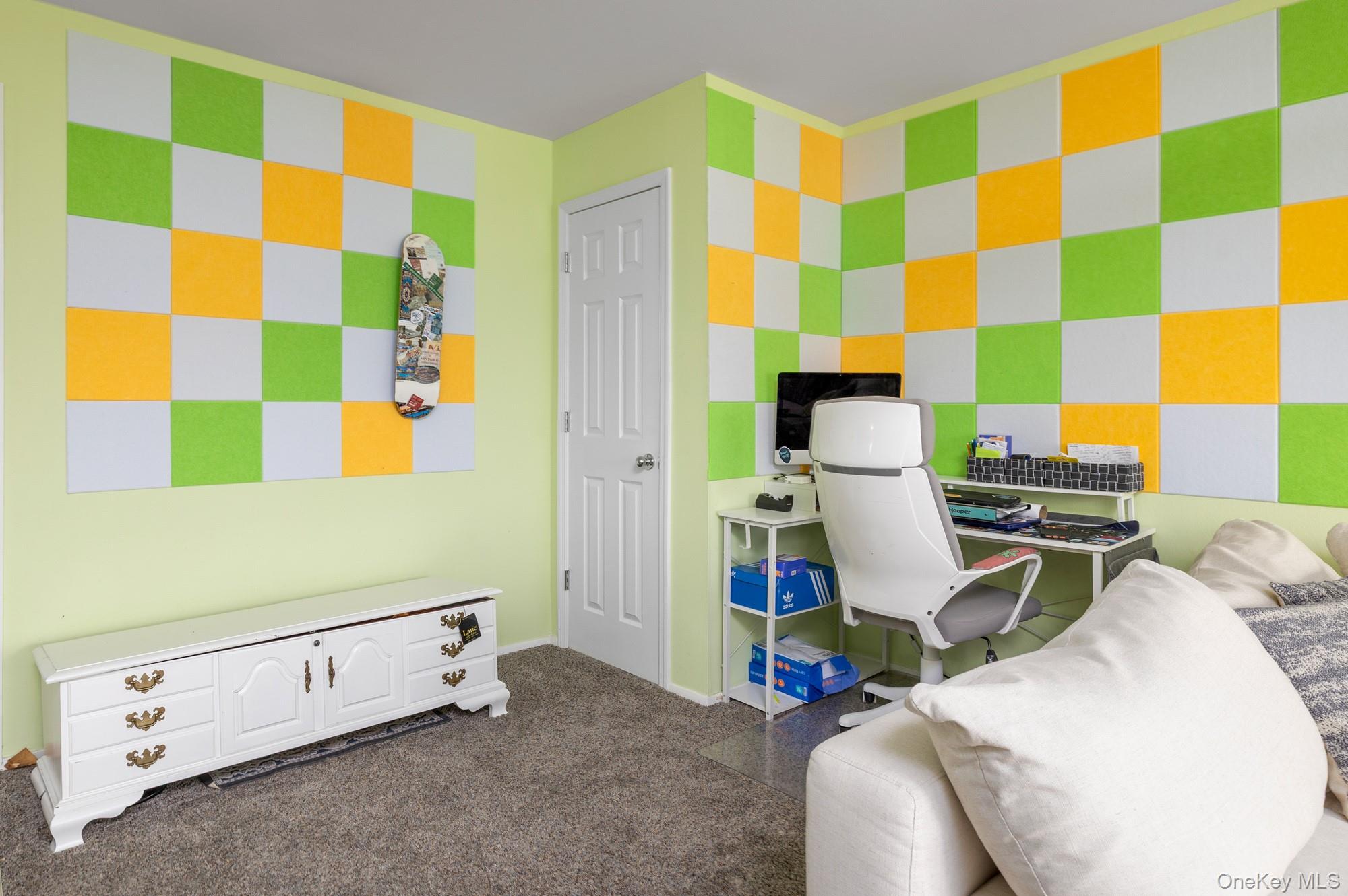 #7 photo, 285 Edmunton, North Babylon , NY 11703