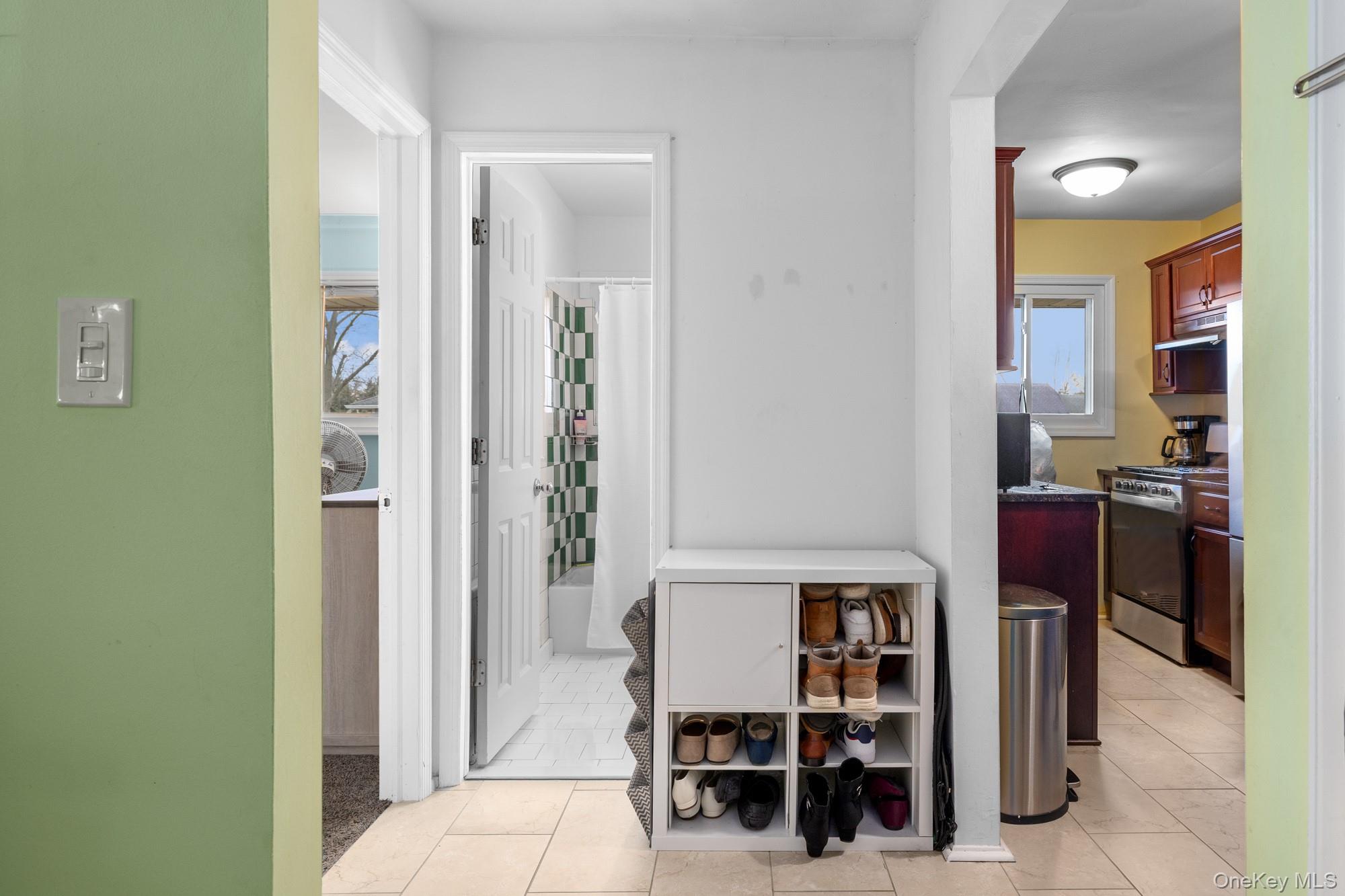 #8 photo, 285 Edmunton, North Babylon , NY 11703