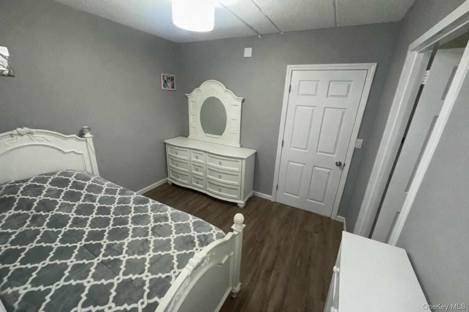 #20 photo, 61-12 69th Street, Middle Village , NY 11379