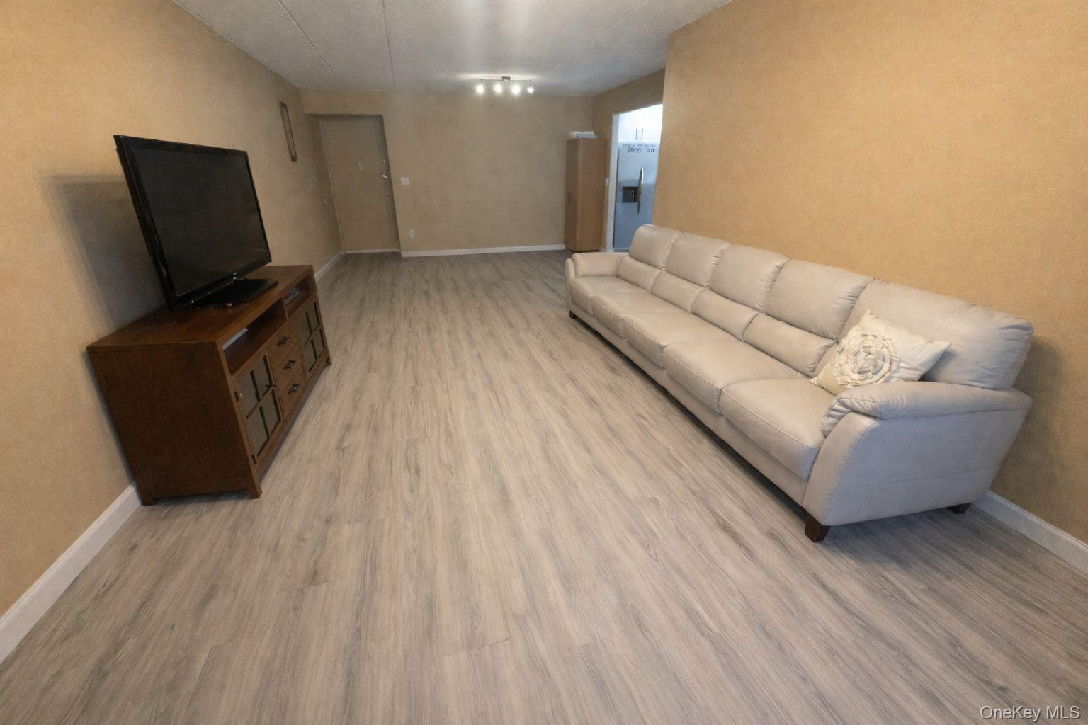 #6 photo, 61-12 69th Street, Middle Village , NY 11379