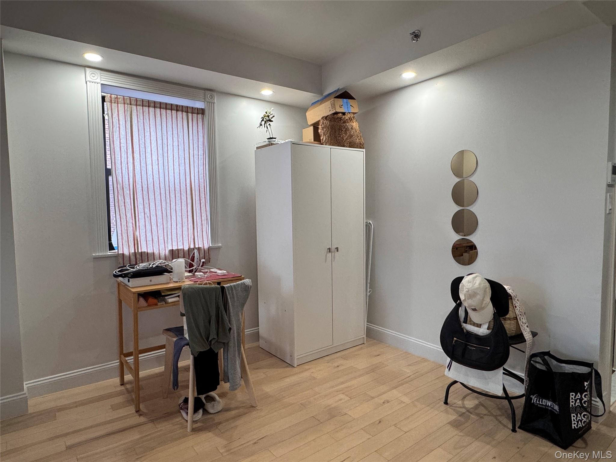 #5 photo, 105-25 65th Rd, Forest Hills , NY 11375