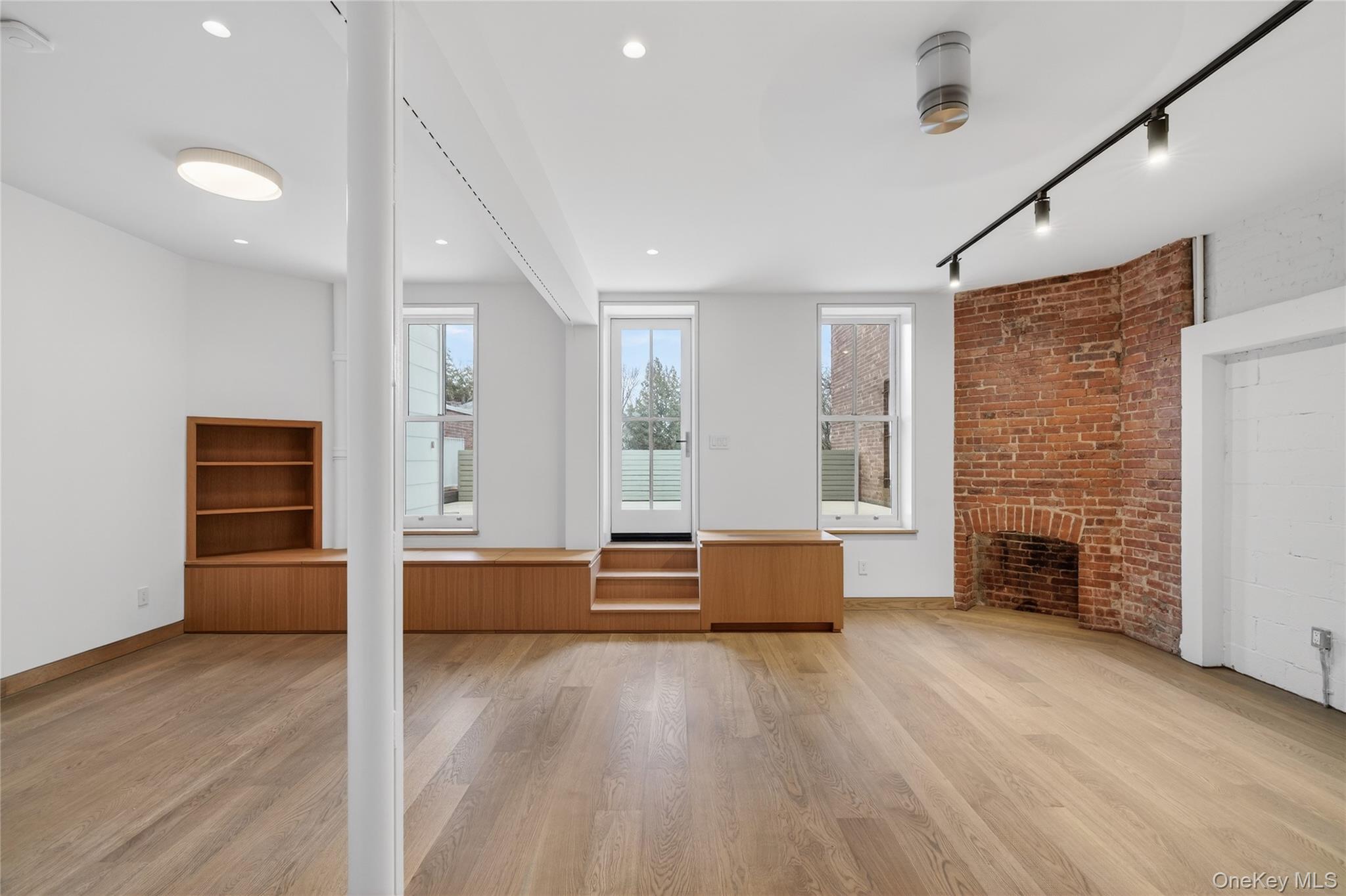 #6 photo, 316 Wall Street, Kingston , NY 12401