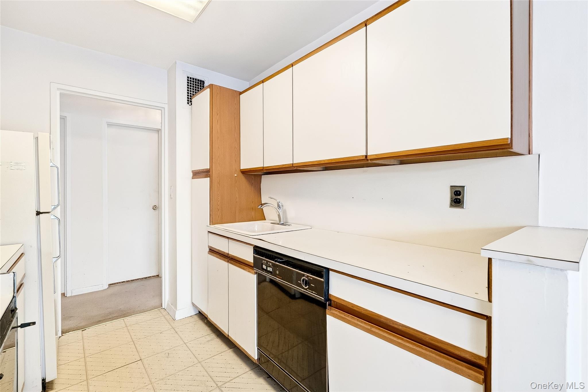 #18 photo, 12 Old Mamaroneck Road, White Plains , NY 10605