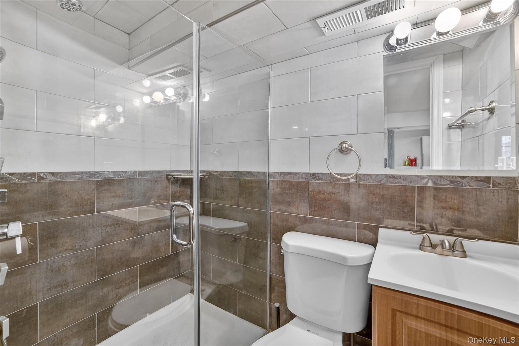 #17 photo, 135 Midland Terrace, Yonkers , NY 10704