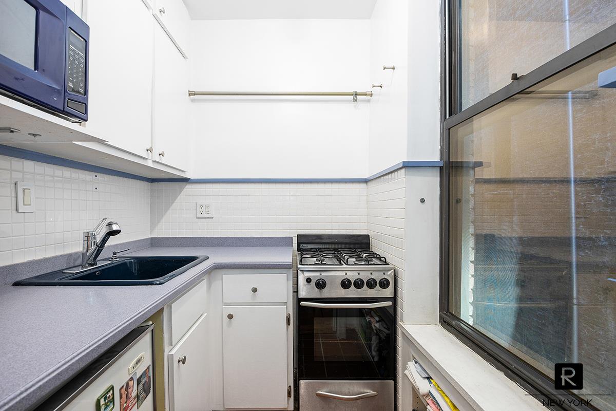 #8 photo, 151 W 80th Street, Upper West Side , NY 10024