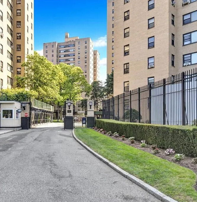 #5 photo, 3 Fordham Hill Oval, University Heights , NY 10468