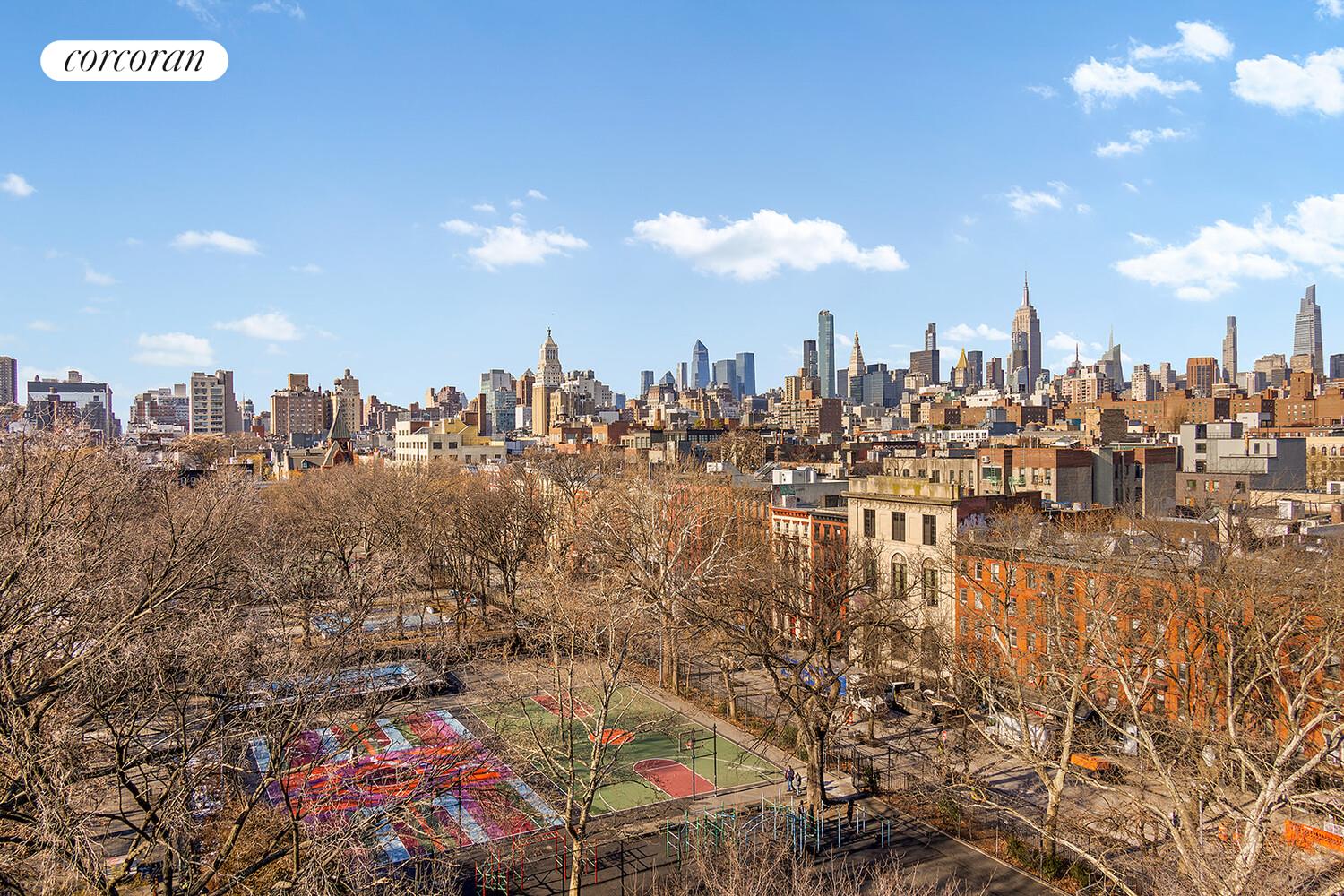 #11 photo, 143 Ave B, 맨해튼 East Village , NY 10009