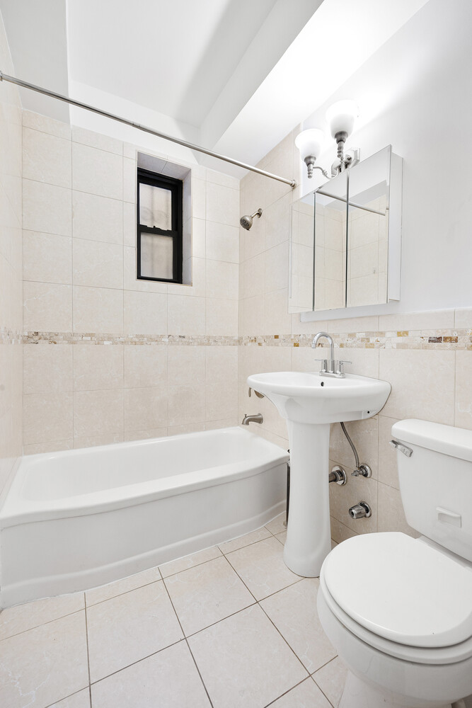 #7 photo, 273 BENNETT Avenue, Манхэттен ‖ Hudson Heights , NY 10040