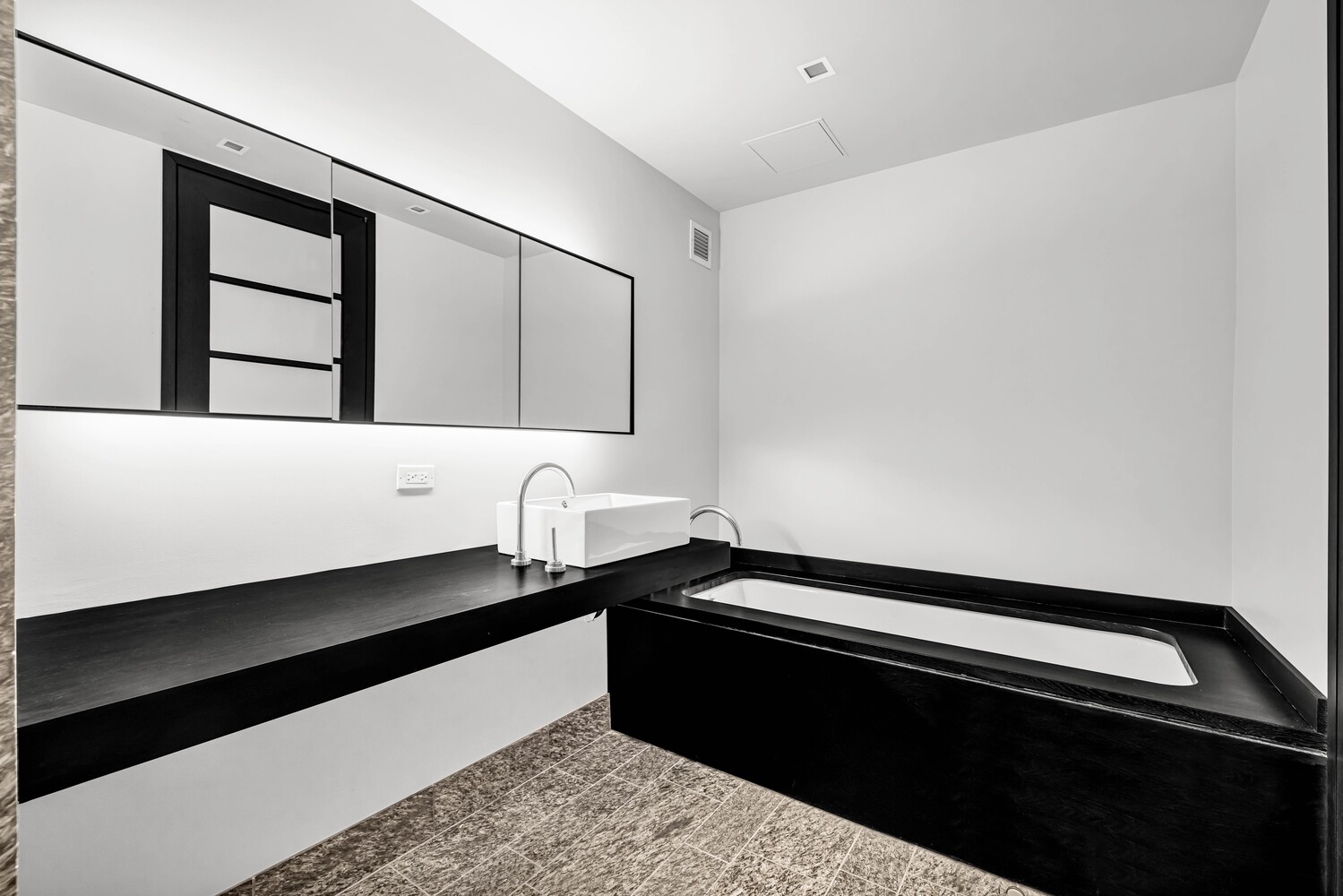 #8 photo, 20 PINE Street, Financial District , NY 10005