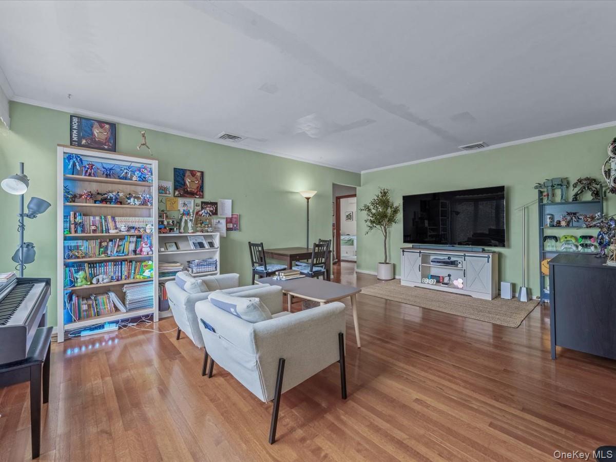 #2 photo, 25 Lawrence Street, New Hyde Park , NY 11040