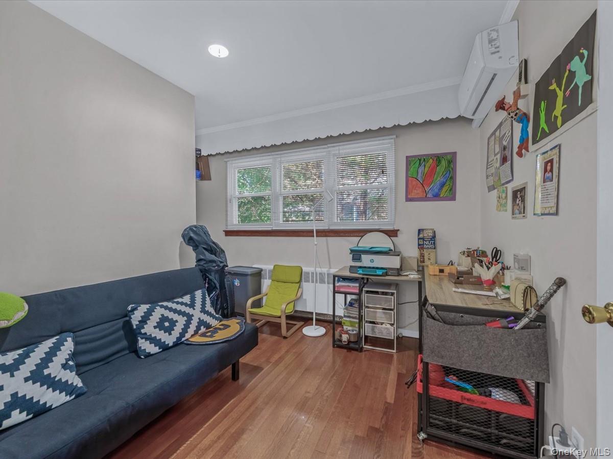 #4 photo, 25 Lawrence Street, New Hyde Park , NY 11040