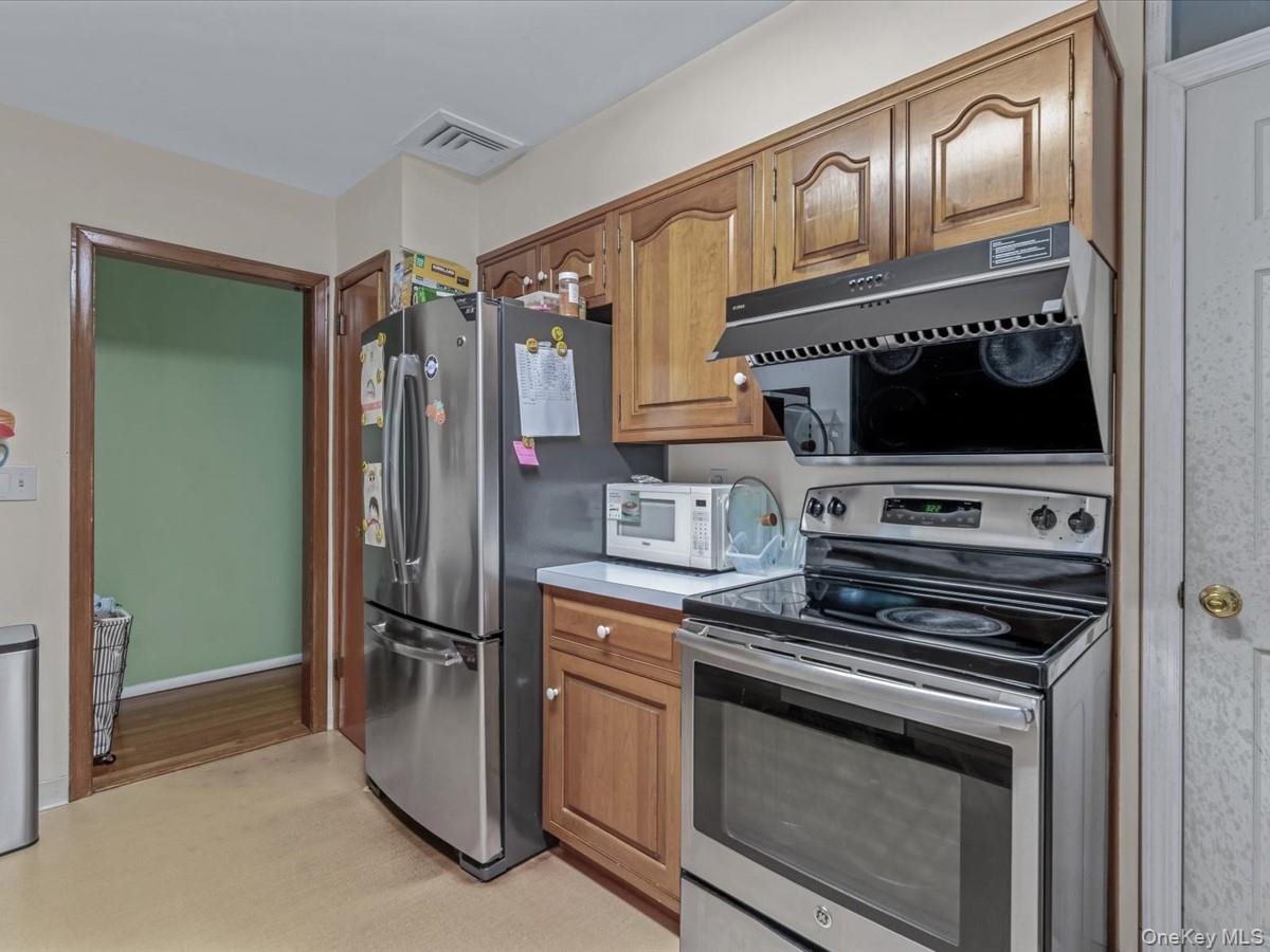 #6 photo, 25 Lawrence Street, New Hyde Park , NY 11040