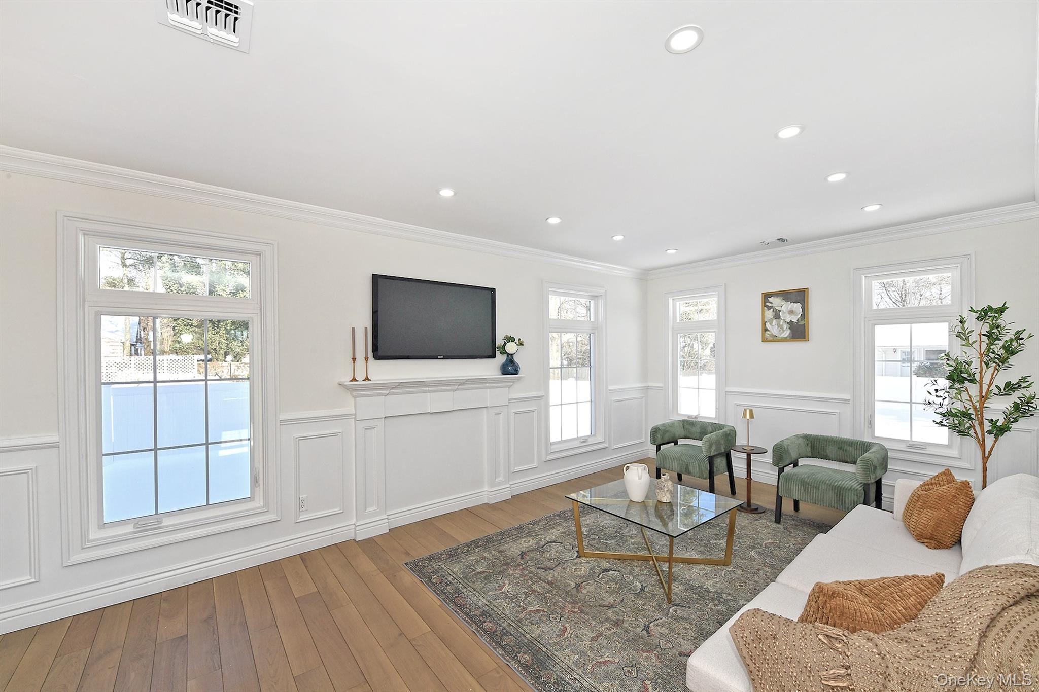 #16 photo, 11 Edcris Lane, Huntington , NY 11743