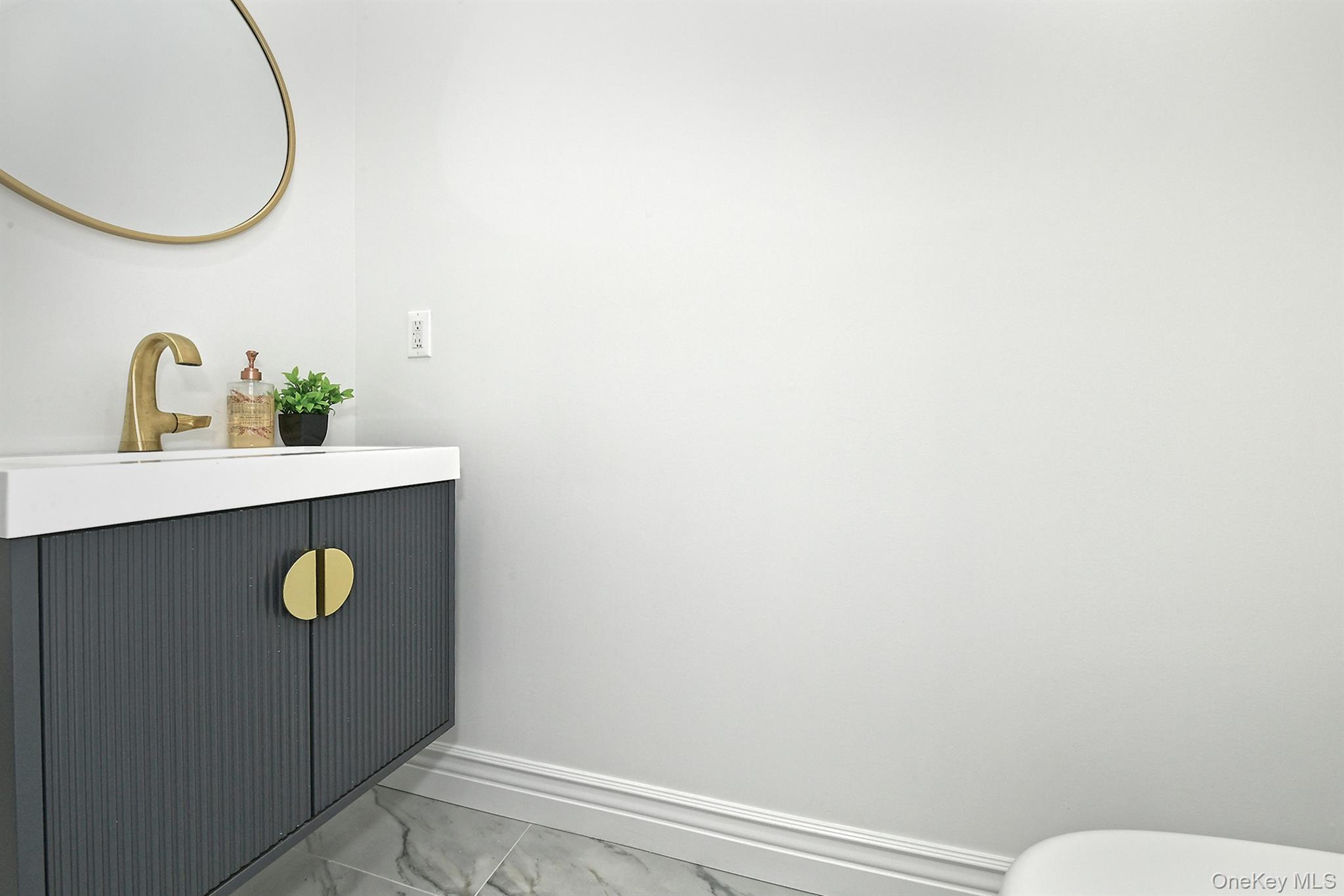 #18 photo, 11 Edcris Lane, Huntington , NY 11743