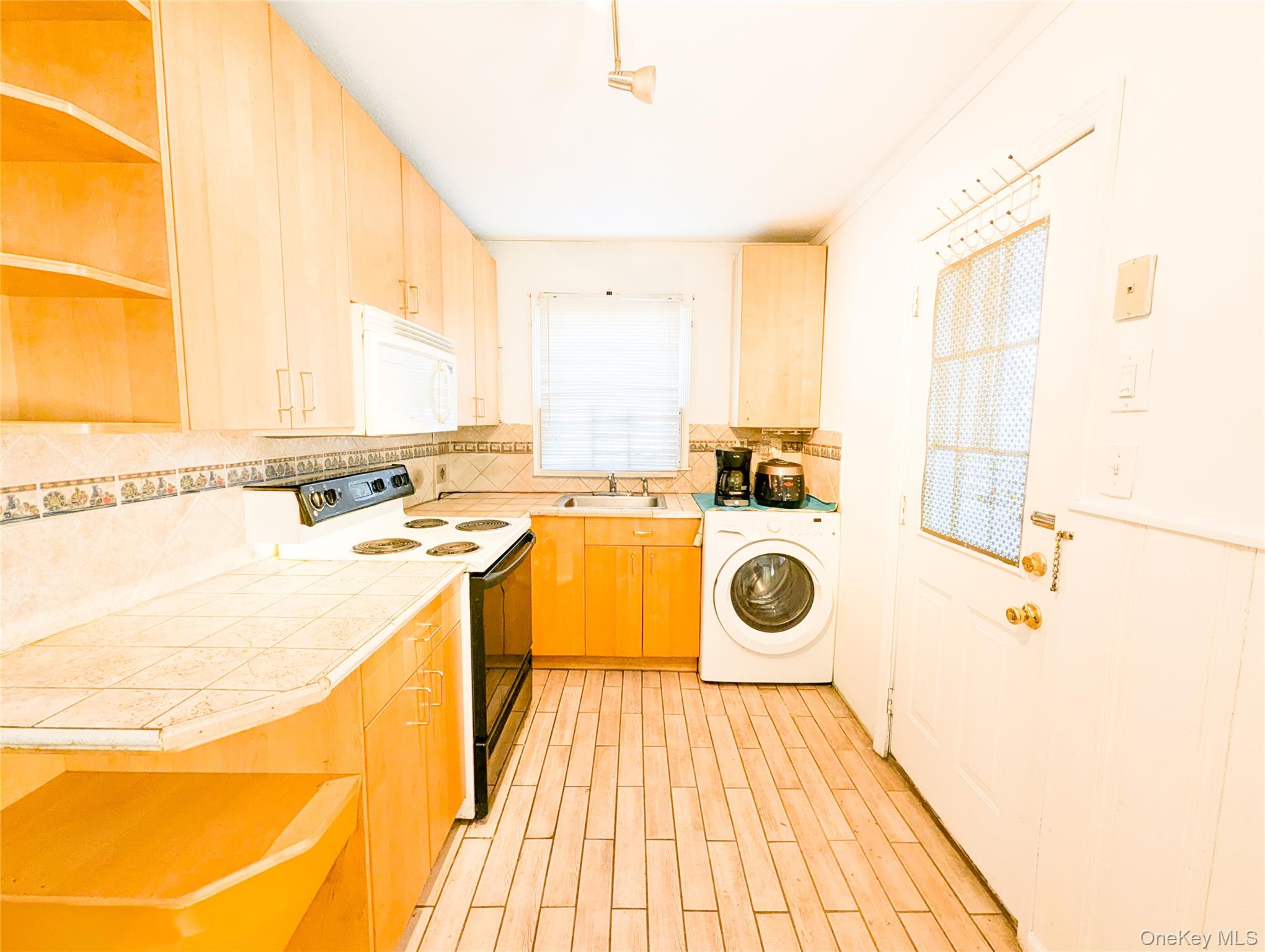 #7 photo, 806 Oliver Avenue, Westbury , NY 11590