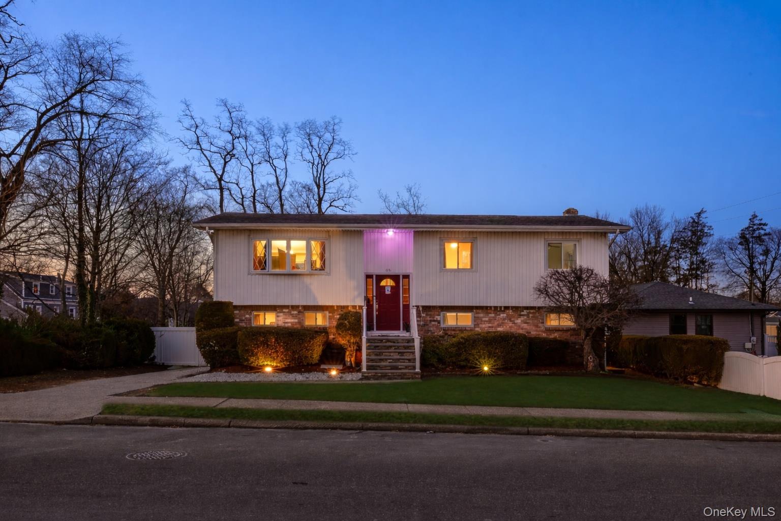 #1 photo, 85 Bedford Avenue, Freeport , NY 11520